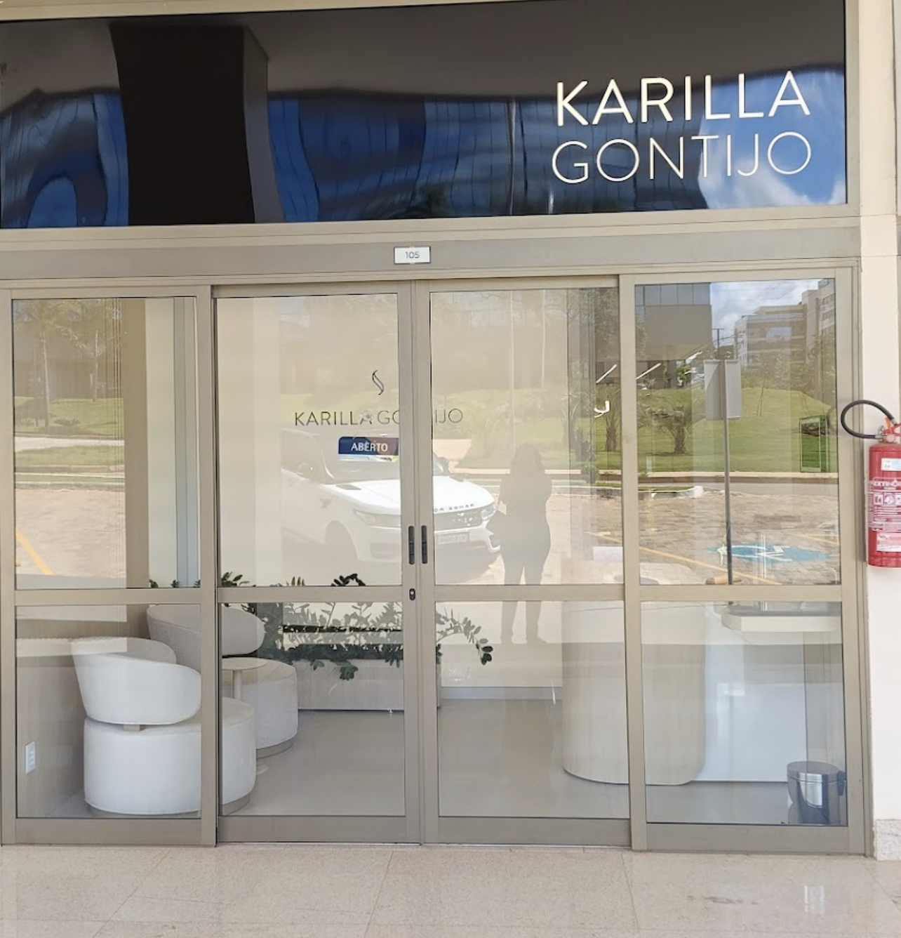 Karilla Gontijo | Sobrancelhas